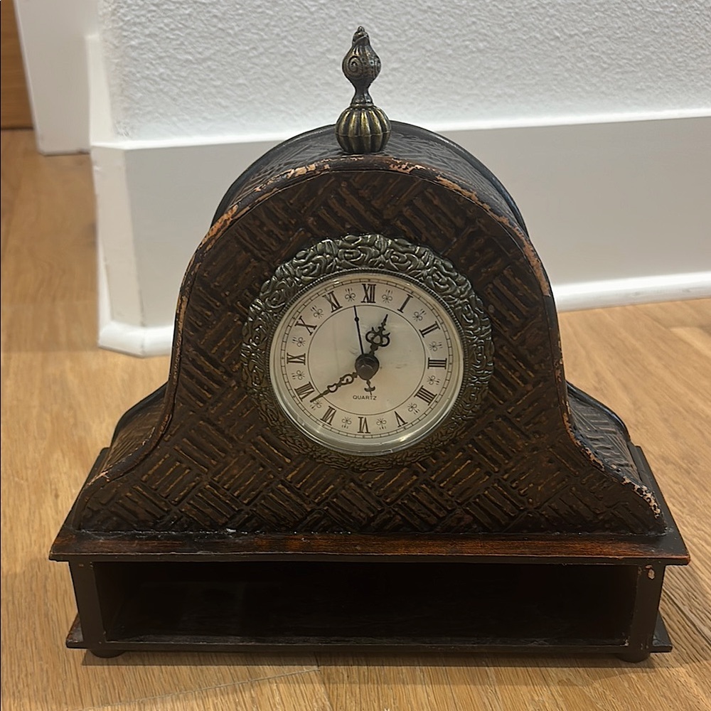 Vintage-Inspired Brown Table Clock